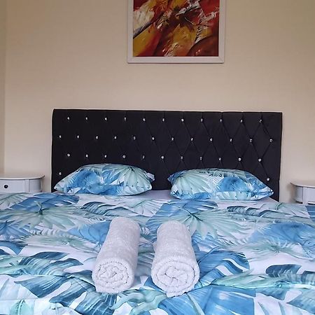 Apartament Estera Apartment Орадеа Екстериор снимка